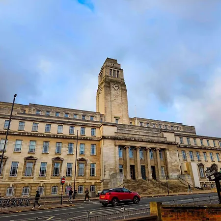 شقة Spacious Flat Opposite Leeds *